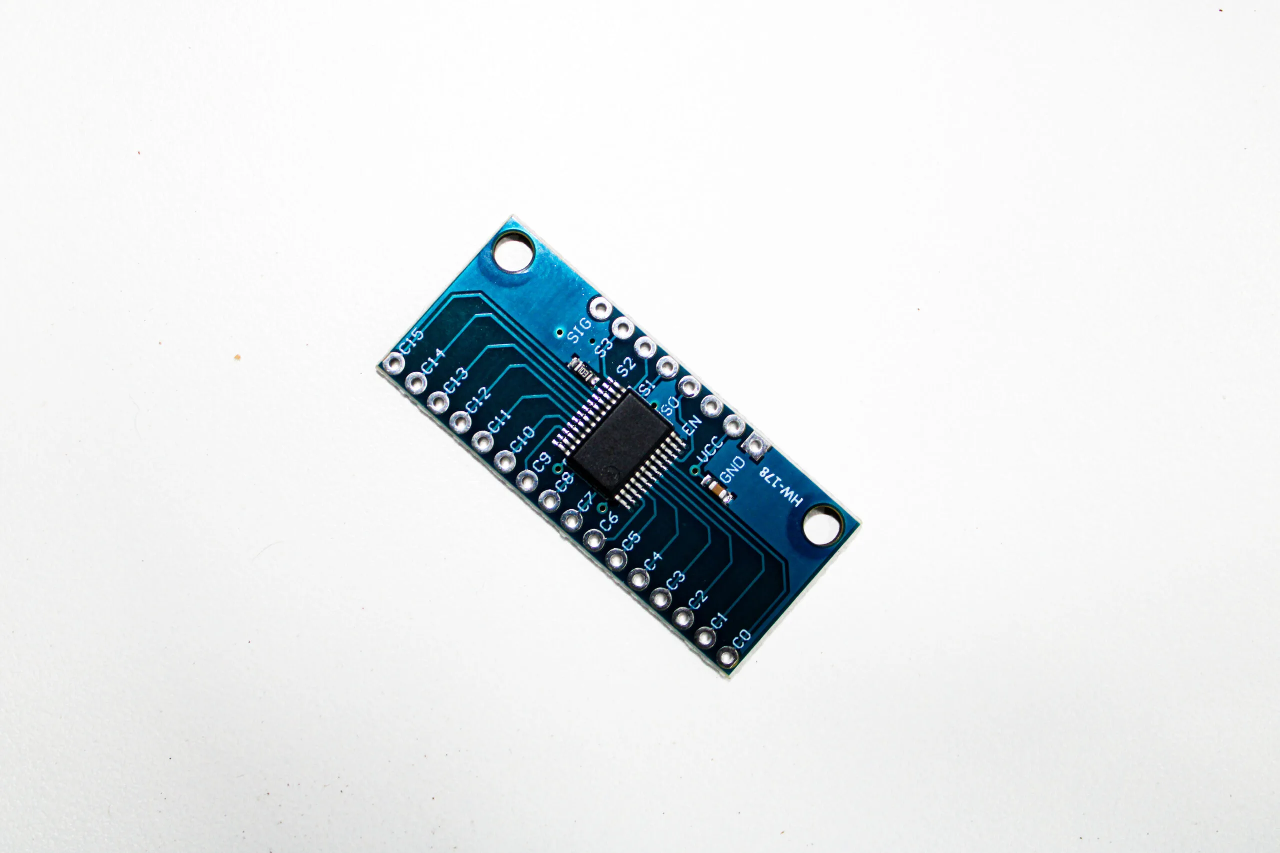 CD74HP4067 High Speed ​​CMOS 16-Channel Analog/Digital Multiplexer Breakout Module